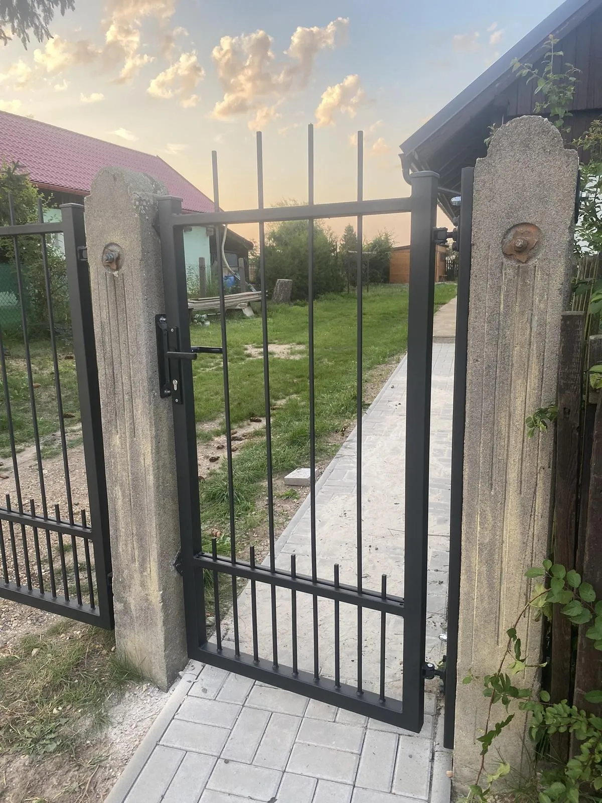 Křídlová brána a branka v kovaném stylu, Zdechovice — foto 1, Zdechovice