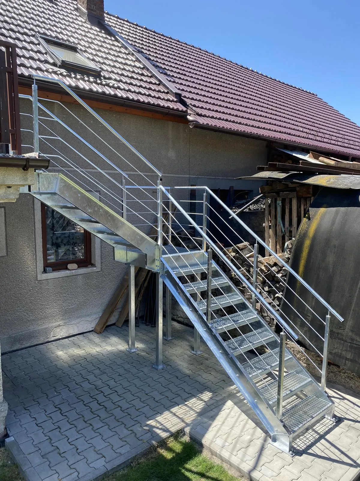 Lomené venkovní schodiště, Býšť — Schodiště, Býšť