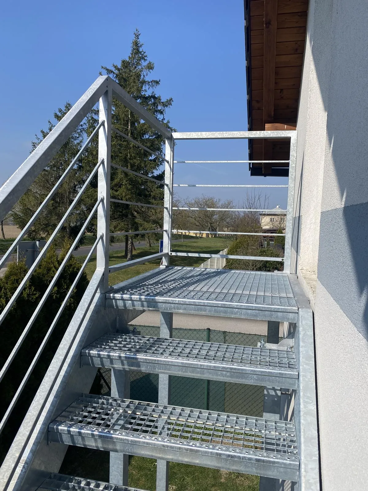 Venkovní ocelové schodiště s podestou, Opočno — foto 2, Opočno