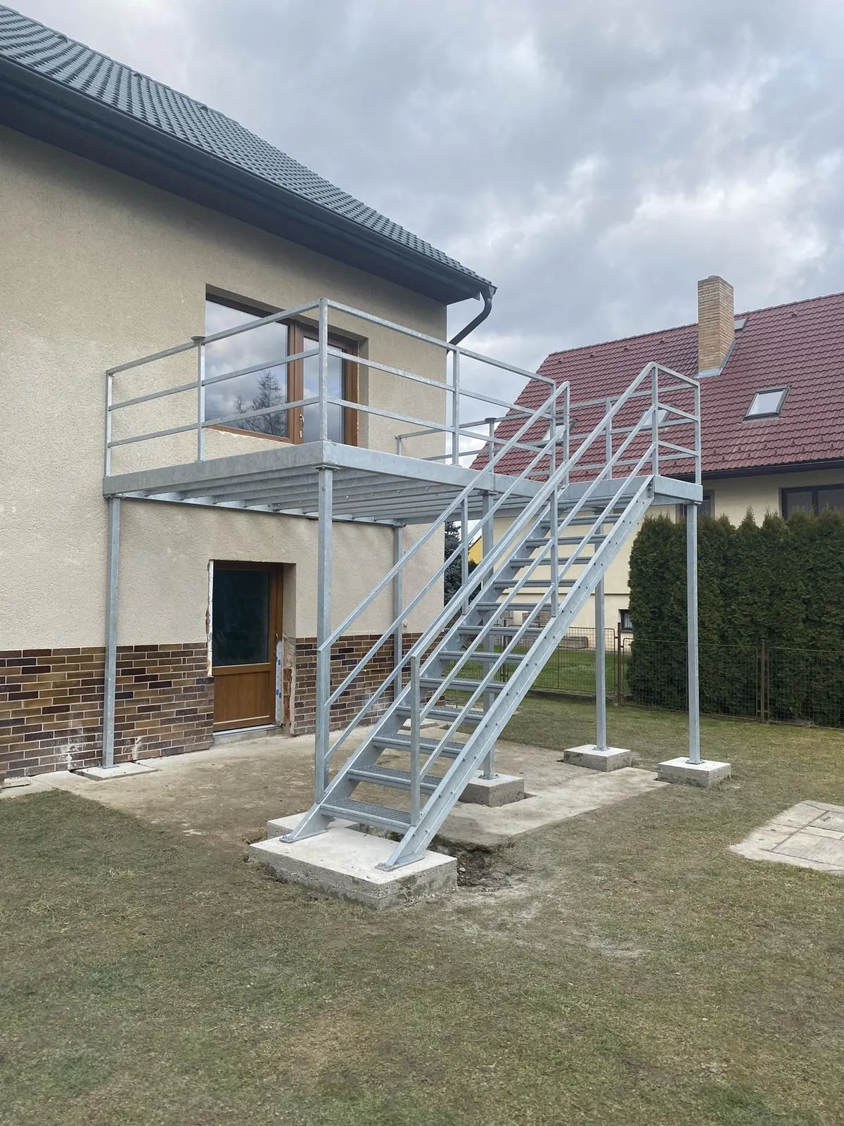 Ocelová terasa se schodištěm, Strakonice — foto 1, Strakonice