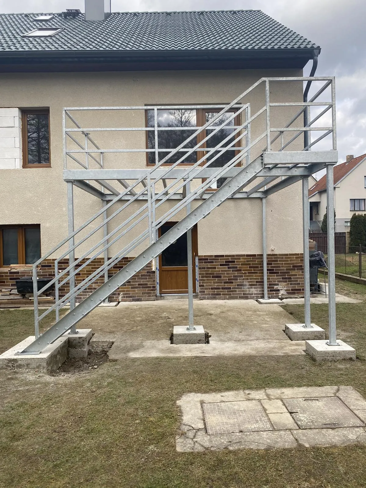 Ocelová terasa se schodištěm, Strakonice — foto 2, Strakonice