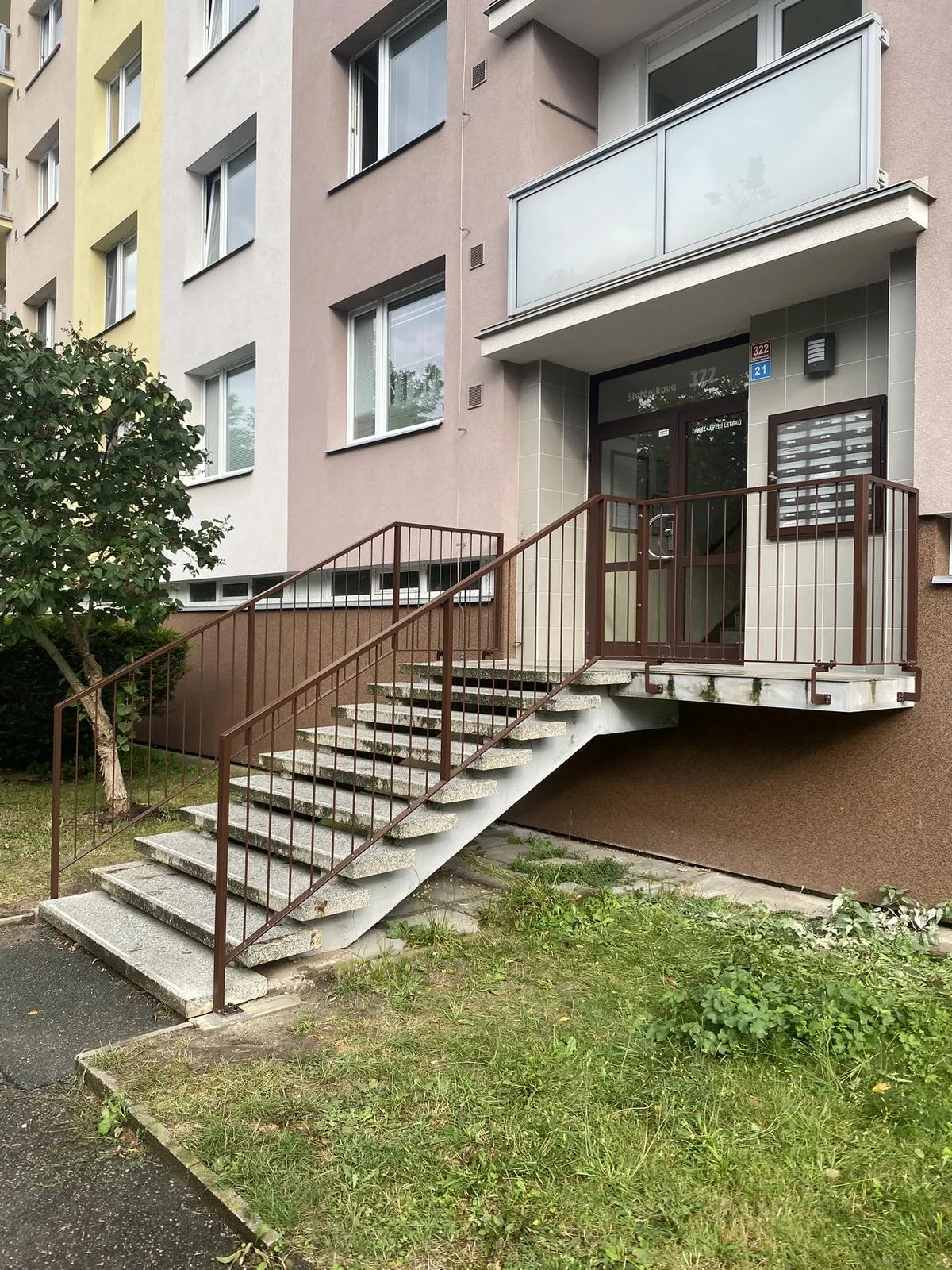 Exteriérové ocelové zábradlí, Hradec Králové — Zábradlí, Hradec Králové