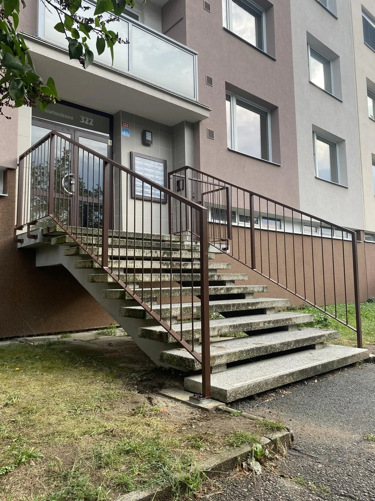Exteriérové ocelové zábradlí, Hradec Králové — foto 1, Hradec Králové