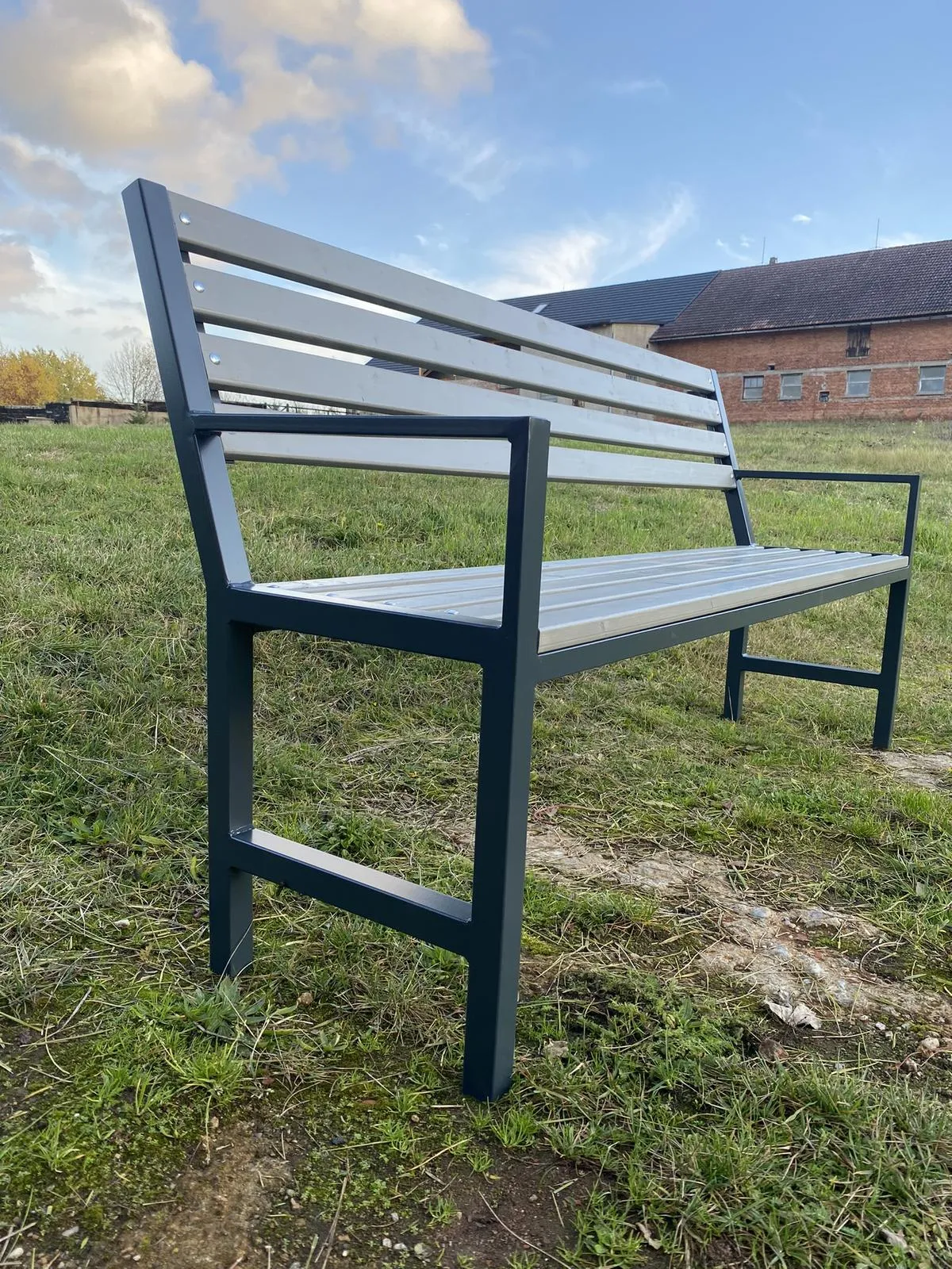 Zakázkový zahradní nábytek – ocelové lavičky a stoly — foto 5, Královéhradecký kraj